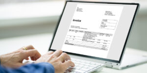 Przedwczesne faktury zaliczkowe a art. 108 VAT – KAS zmienia kurs